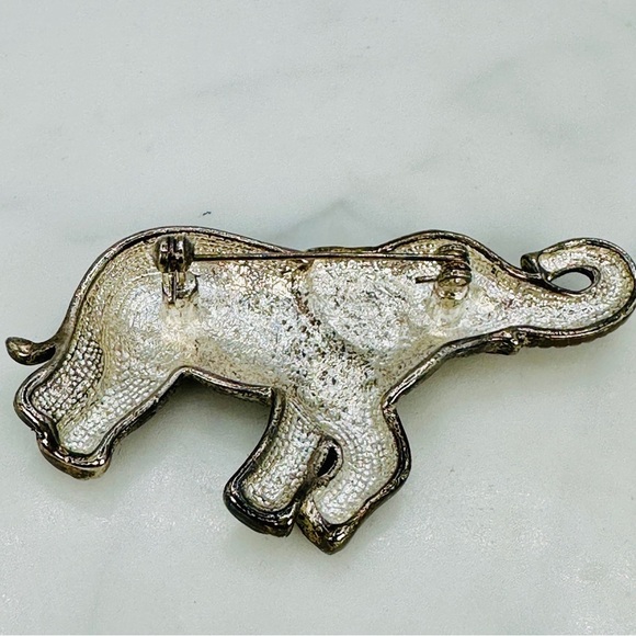 Vintage Elephant Brooch Pin Silver Tone Intricate Unisex Lucky 80s Trunk Up Boho - Picture 6 of 9